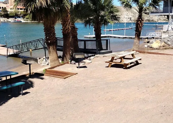 Cozy River Front Lookout * Bullhead City